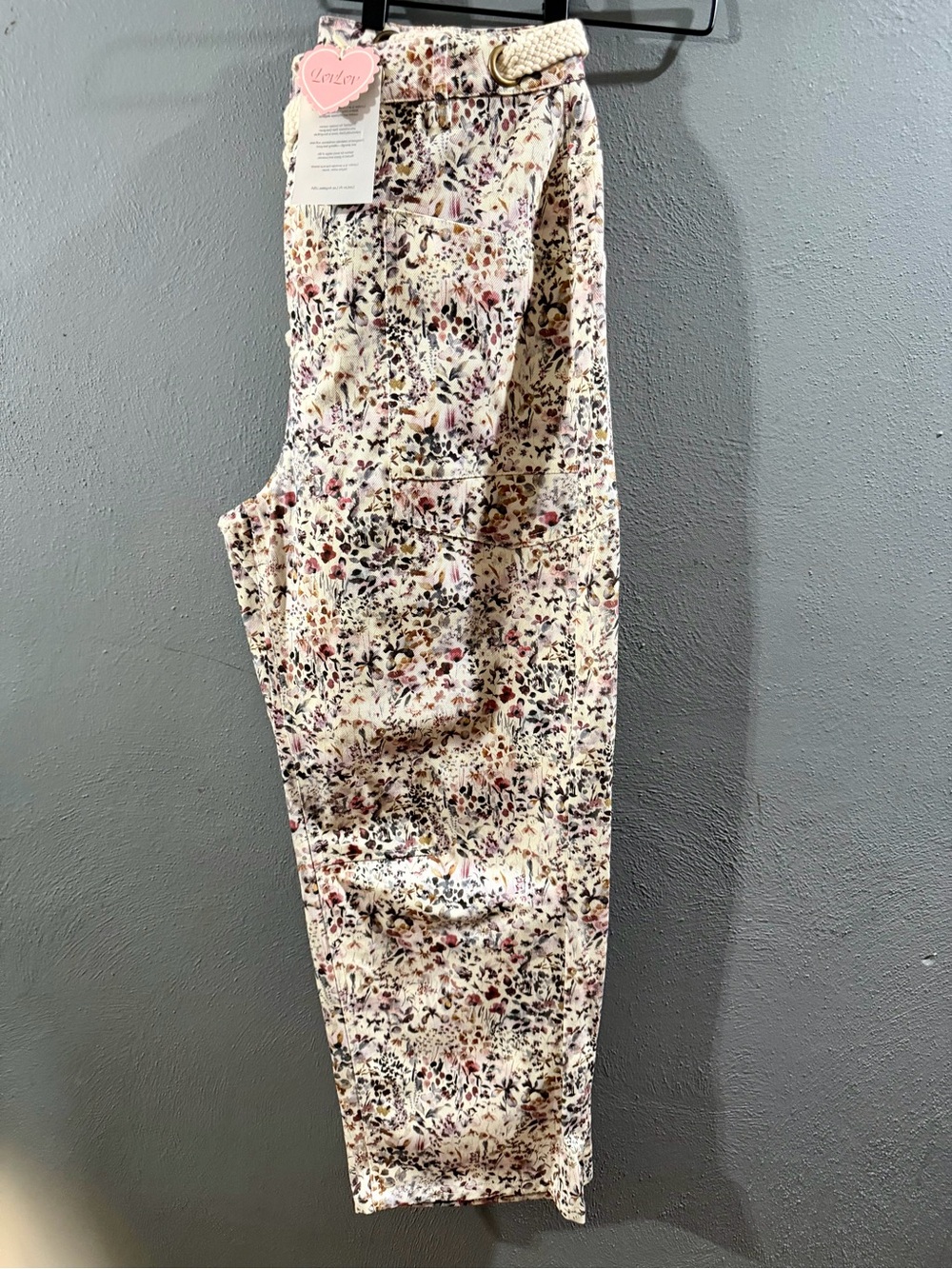 LovLov Floral Straight-Leg Crop Pants in Cream